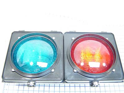 Light Box, Black Poly 2 Section Red/Green Incandescent - 032-359